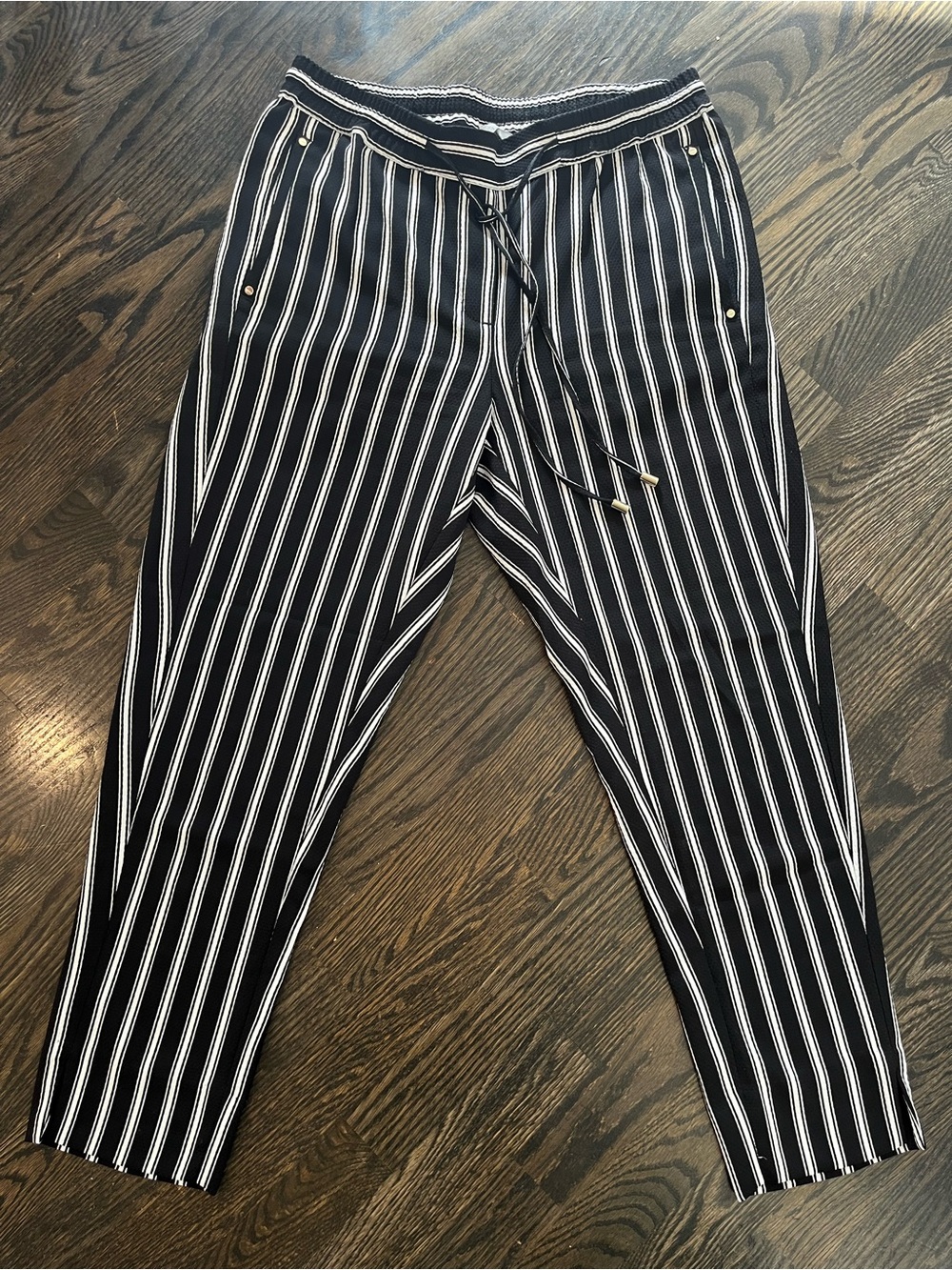 H&M Black & White Striped Elastic Waist Textured Ankle Pants Pockets Size 8